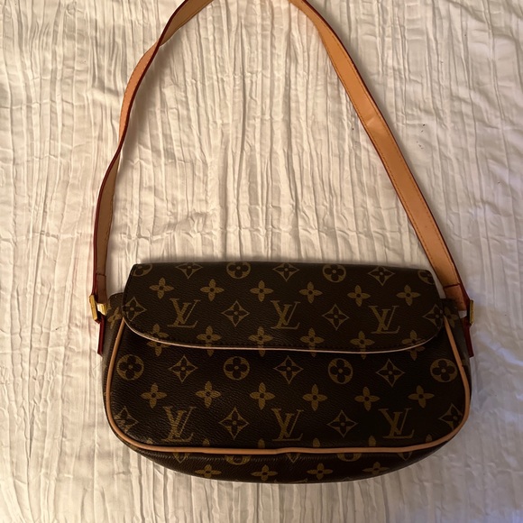 Louis Vuitton Bags Like New Louis Vuitton Small Shoulder Bag Poshmark